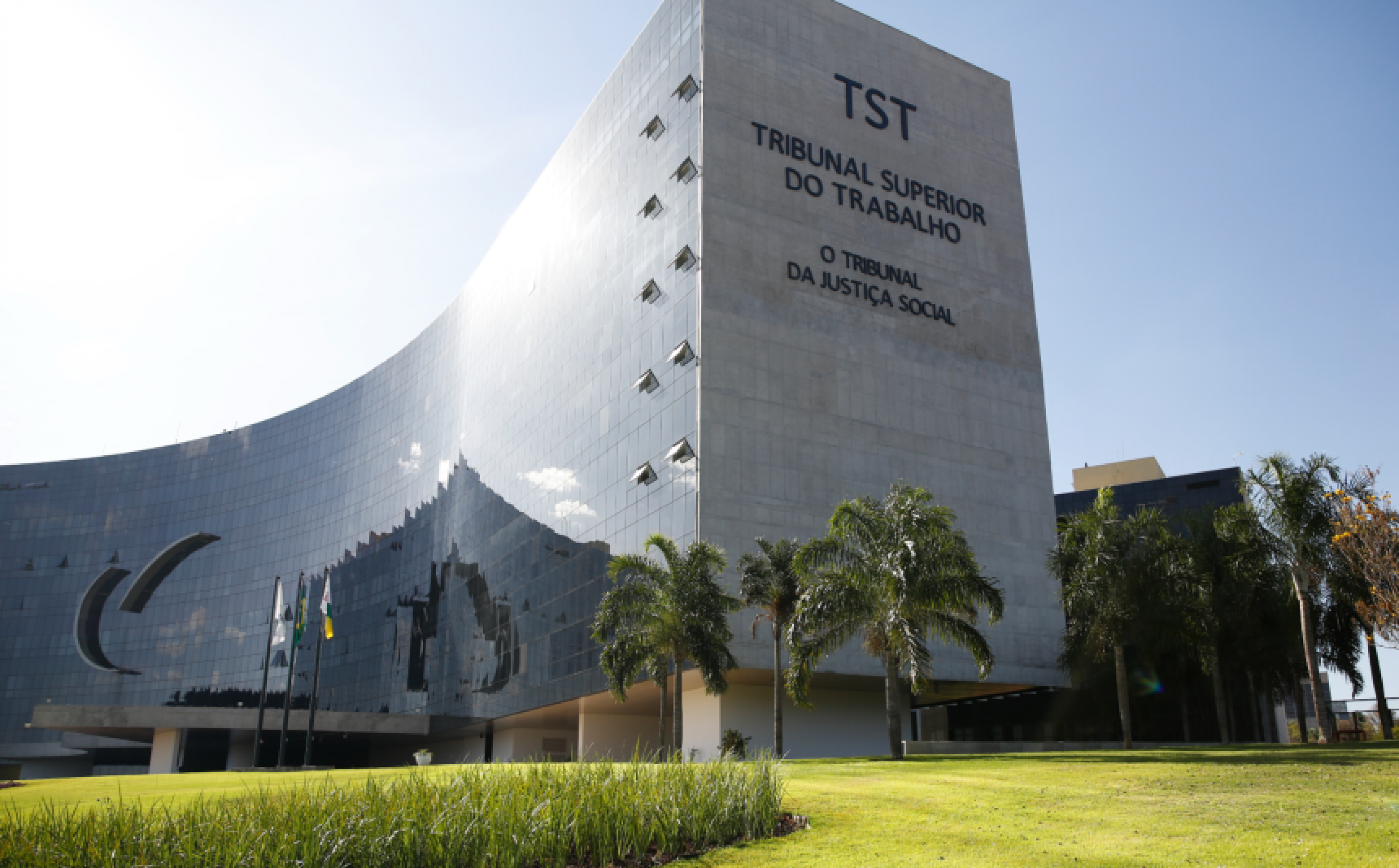 Empresas precisam entregar listagem de empregados para sindicatos, decide TST