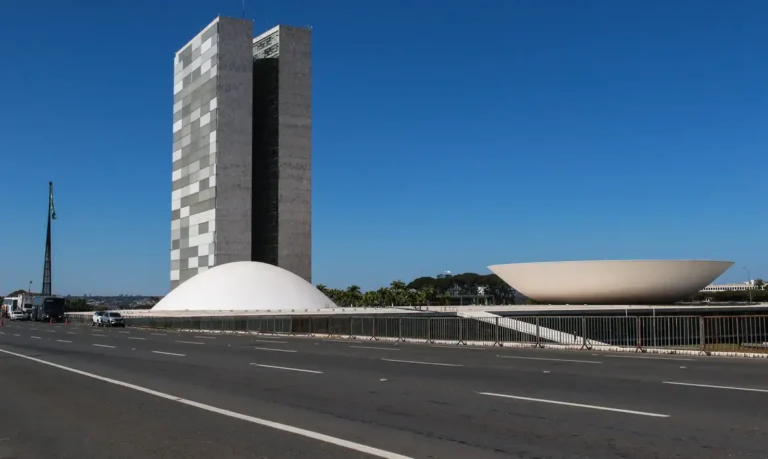 Projeto que libera saque do FGTS por nascimento de filho avança na Câmara
