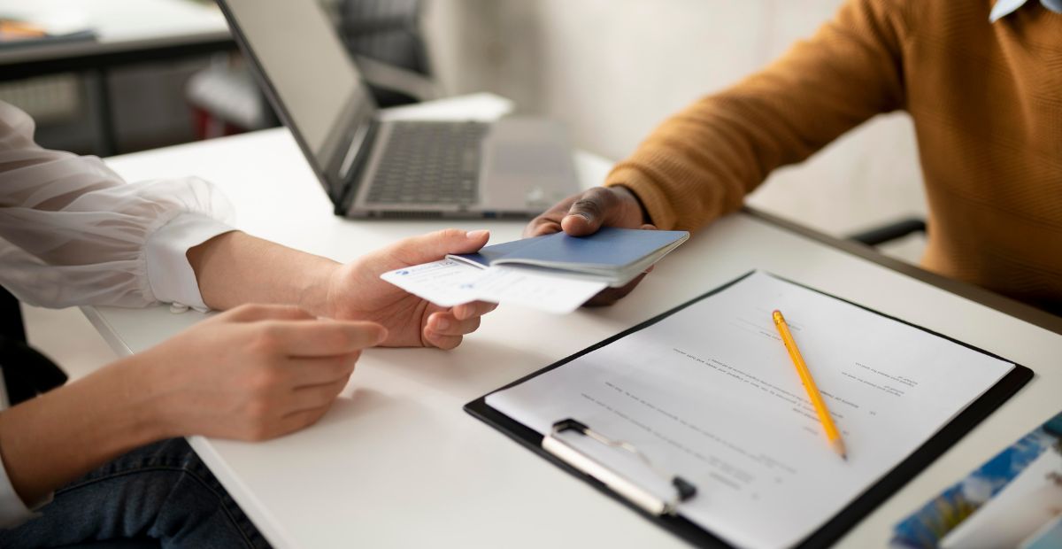 É possível fazer a solicitação de crédito, mas liberação depende do banco; especialistas orientam sobre melhor momento para fazer pedido
