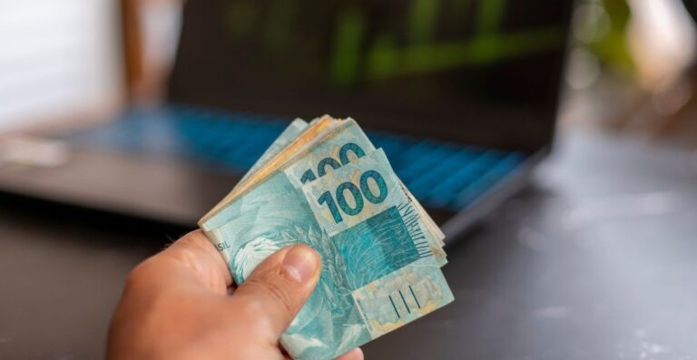 Valor representa um reajuste de 7,18% em relação ao salário mínimo atual e inclui aumento real limitado a 2,5%