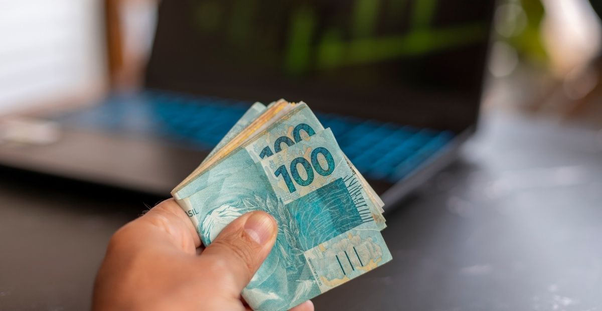Valor representa um reajuste de 7,18% em relação ao salário mínimo atual e inclui aumento real limitado a 2,5%