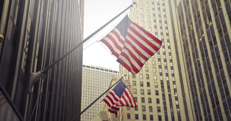 Tarifas de Trump devem encolher PIB dos EUA em 0,5 ponto percentual