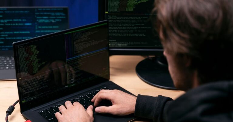 Saiba como se proteger de ciberataques; Sindplay oferece cursos