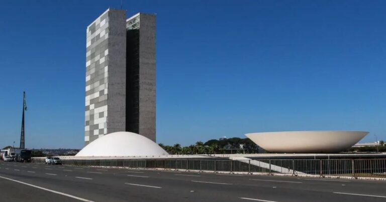 Projeto contra “adultização” de crianças na internet é aprovado; o que muda?