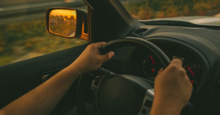 Fim da autoescola obrigatória pode reduzir custo da CNH em 75%