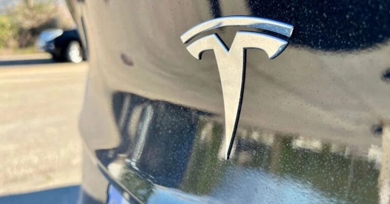 autoridades-investigam-tesla-falha-impede-abertura-portas