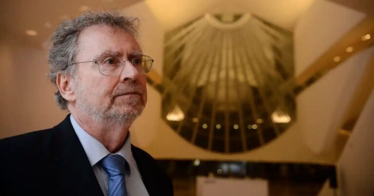 Físico brasileiro é premiado por relevância global em ciência e tecnologia