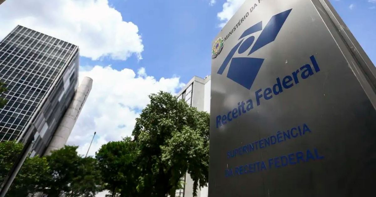 Receita desmente fake news de que iria notificar adultos que moram com os pais
