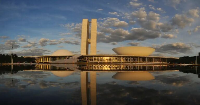 Congresso aprova isenção de IR até R$ 5 mil de forma permanente