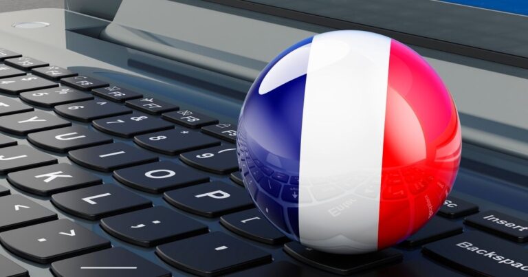 França avança para proibir redes sociais para menores de 15 anos