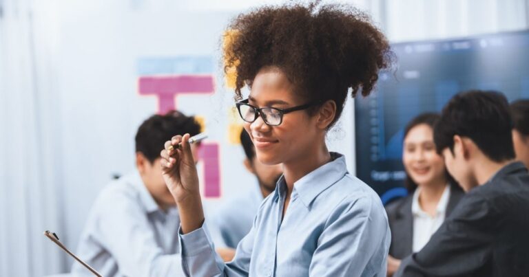 Organização abre 200 vagas de qualificação profissional para jovens em Curitiba