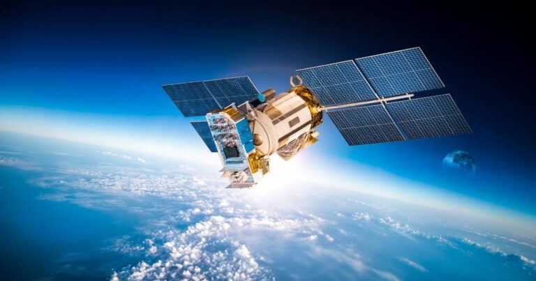 Satélite estratégico do Brasil entra na reta final e governo avalia futuro do programa