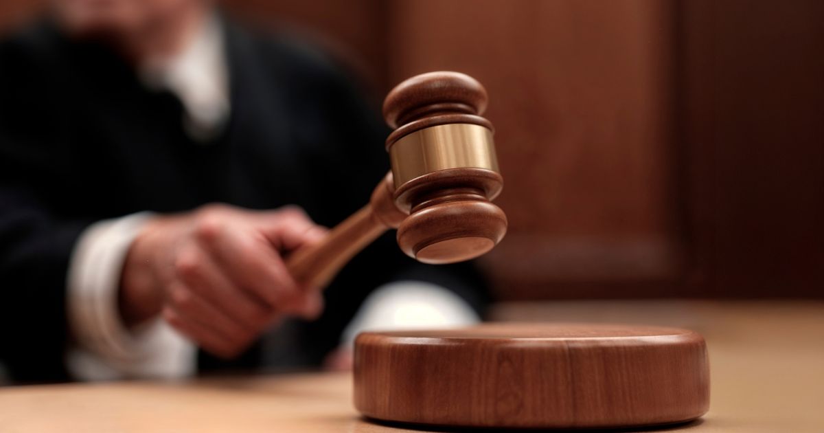 Caso de carro elétrico que atropelou crianças é julgado na Inglaterra