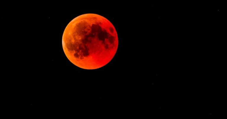 Eclipse nesta terça terá ‘Lua de Sangue’; entenda o fenômeno