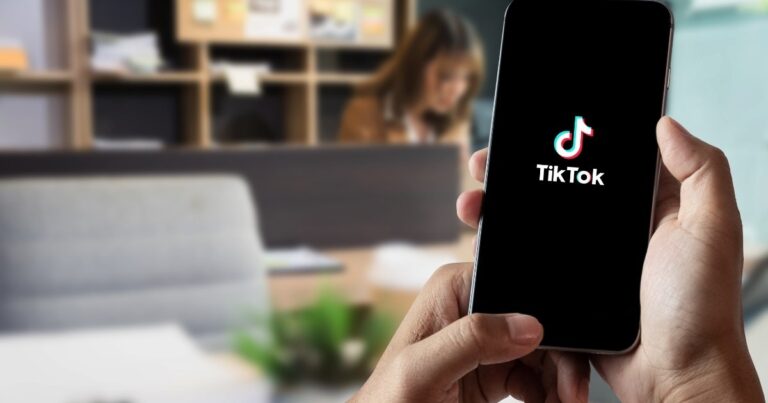 meta-e-tiktok-flexibilizaram-audiencia-denuncias