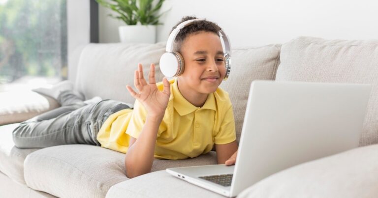 Vídeos infantis feitos por IA se espalham no YouTube