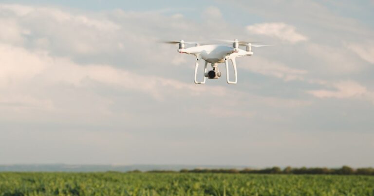 Nova geração aposta em drones para revolucionar produção agrícola