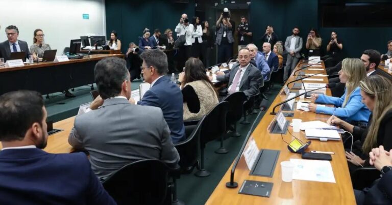 O debate sobre o marco regulatório gira em torno do equilíbrio entre inovação e responsabilização no ambiente digital (Foto: Reprodução/Lula Marques/Agência Brasil)