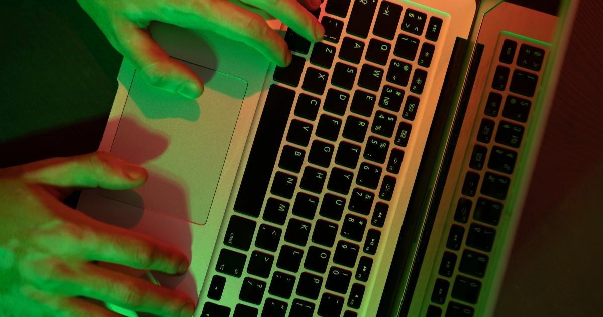 Polícia em MT investiga adolescentes por uso de IA para criar nudes falsas de estudantes