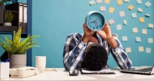Jornadas chegam a 64 horas semanais entre trabalhadores da escala 6×1